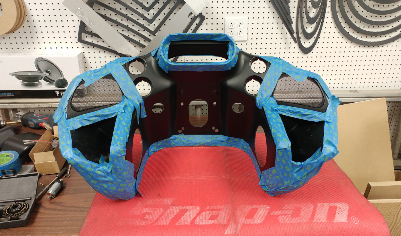 Intégration audio sur-mesure pour moto