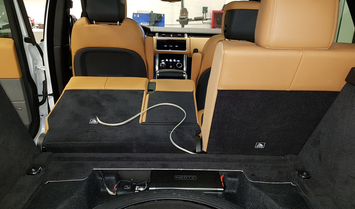 Amplificateur audio dissimulé dans le plancher