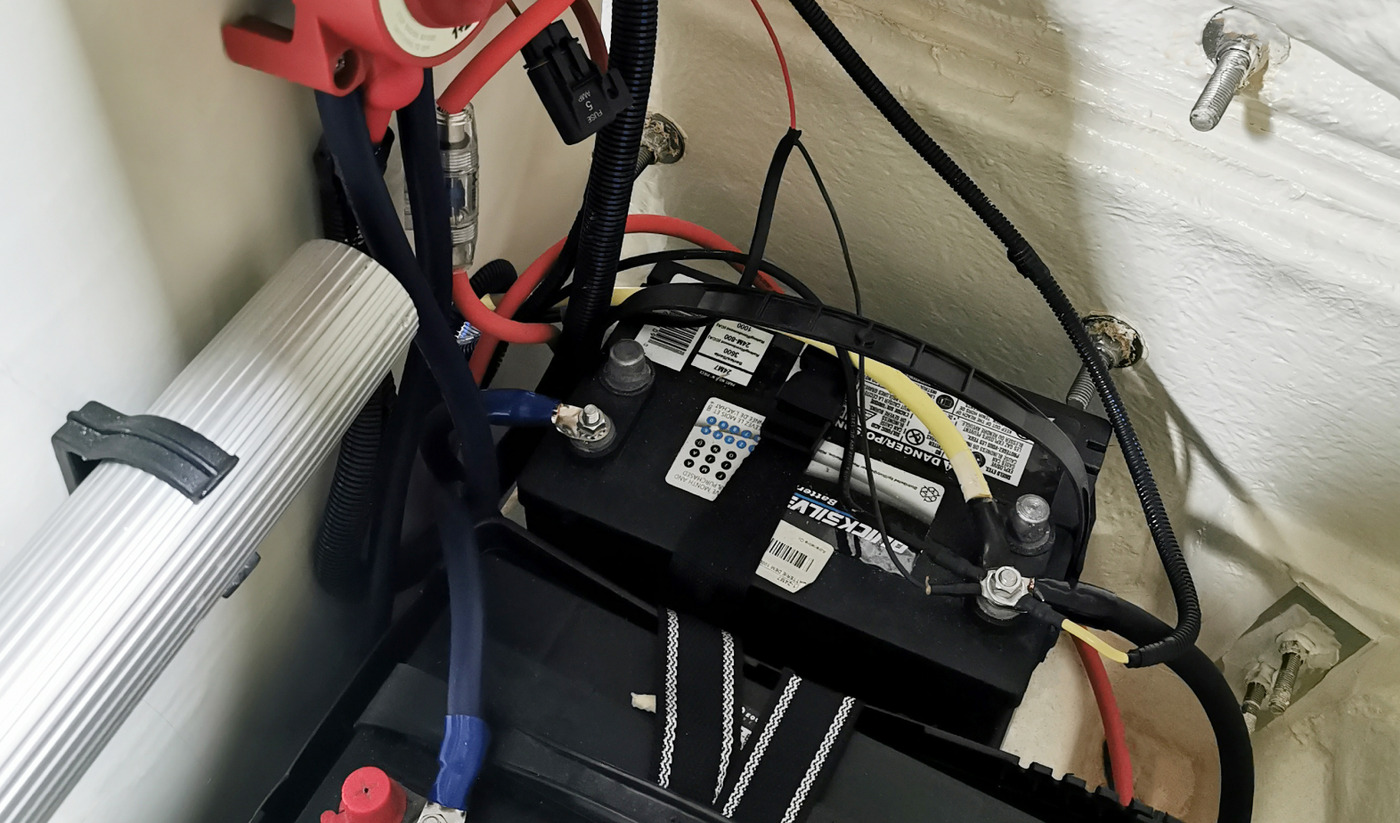 Batteries et interrupteur type cut off